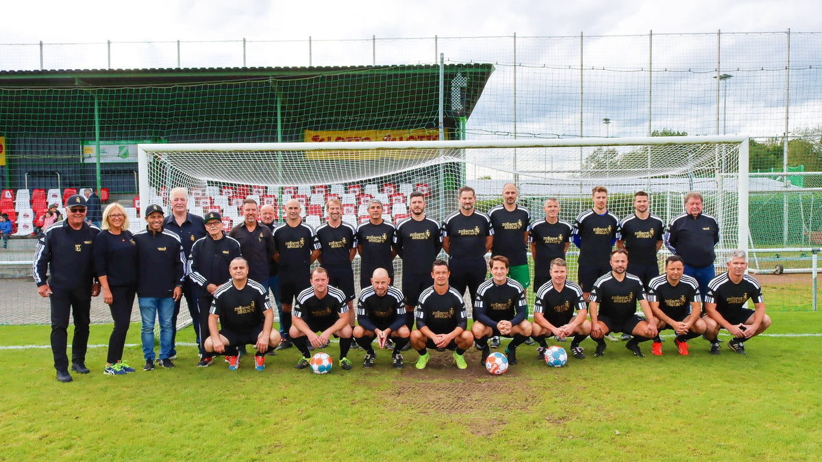 Die Zollamt Allstars auf dem Fußballplatz